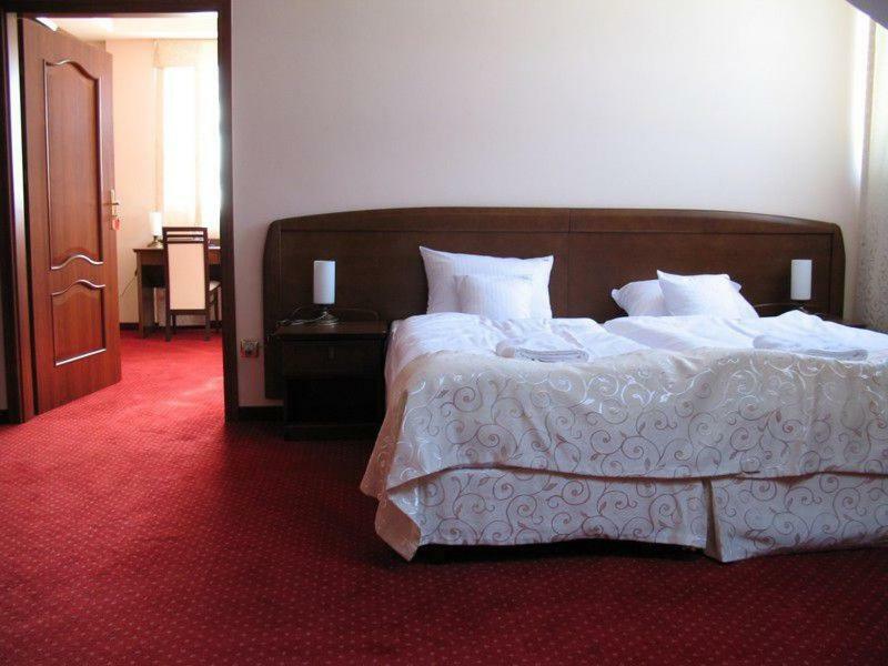 Hotel Rytwiany ภายนอก รูปภาพ